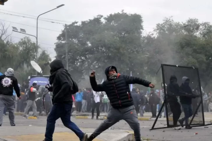 Caos y ataques en Jujuy por la reforma de la Constitución