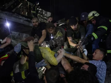 Ataque ruso a un restaurante deja once muertos en Ucrania Ataque ruso a un restaurante deja once muertos en Ucrania