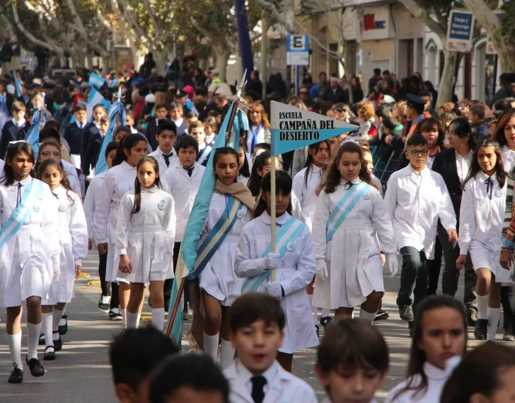 Vuelve el desfile central del 25 de Mayo y ya preparan los actos por el Día de la Bandera