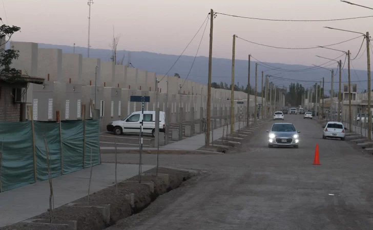 Denuncian al gremio Stotac por estafa con el sueño de una casa, “hay 40 perjudicados”