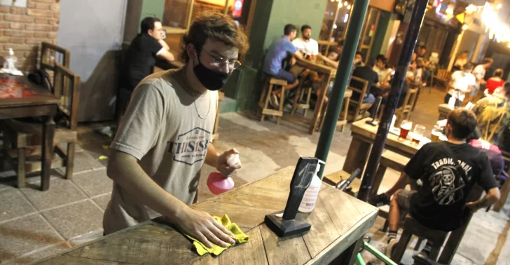 Gastronómicos y hoteleros pedirán la ayuda oficial para pagar sueldos