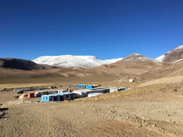 En Filo del Sol no los detiene el frío y avanzan con 8 máquinas En Filo del Sol no los detiene el frío y avanzan con 8 máquinas