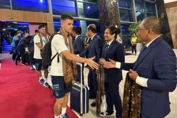 El campeón del mundo llegó a Indonesia para el segundo amistoso en Asia