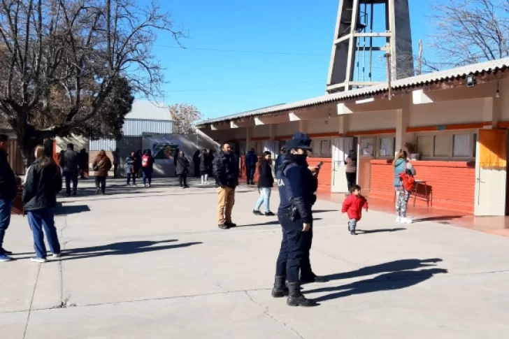 Sin inconvenientes, Mendoza fue a las urnas y espera por los resultados