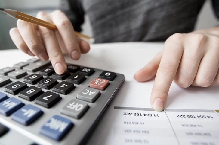 Oficializan exención de aguinaldo de Ganancias y modificación en escalas de monotributo