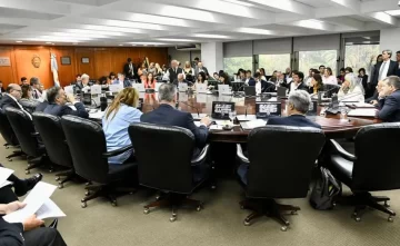 Suspendieron al juez Walter Bento y deberá enfrentar un juicio político Suspendieron al juez Walter Bento y deberá enfrentar un juicio político