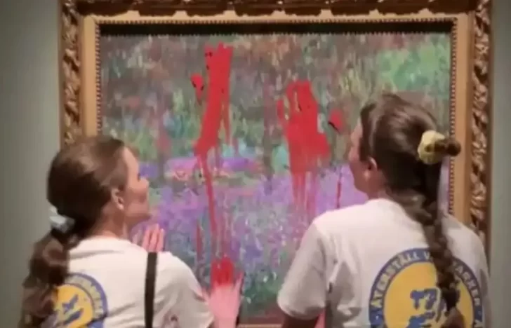 Activistas vandalizaron un cuadro de Monet en Suecia Activistas vandalizaron un cuadro de Monet en Suecia