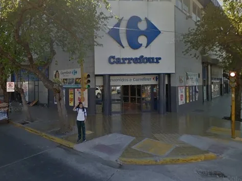 Trató de irse de un supermercado con mercadería por $14 mil, sin pagar Trató de irse de un supermercado con mercadería por $14 mil, sin pagar