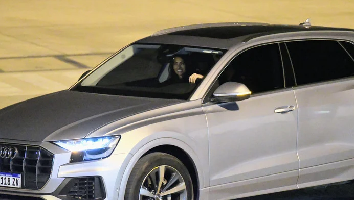 Lionel Messi llegó a Rosario en su avión privado con Di María y Otamendi Lionel Messi llegó a Rosario en su avión privado con Di María y Otamendi