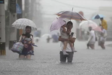 Un muerto, dos desaparecidos y miles de evacuados por fuertes lluvias en Japón