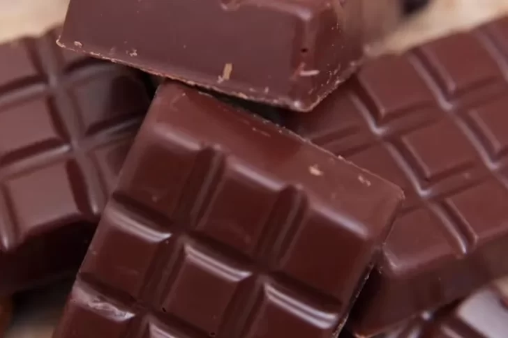 Anmat sacó del mercado un chocolate con maní  por “efectos adversos”