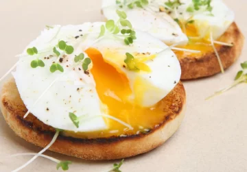 Paso a paso: cómo preparar huevos poché sin que se rompan