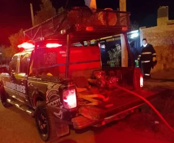 Un incendio generó susto en una vivienda pocitana, ¿por una travesura de niños? Un incendio generó susto en una vivienda pocitana, ¿por una travesura de niños?