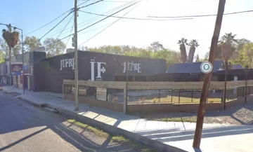 Ladrones ingresaron por la banderola del baño a un boliche y se llevaron frigobares, parlantes y alcohol Ladrones ingresaron por la banderola del baño a un boliche y se llevaron frigobares, parlantes y alcohol