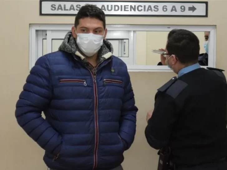 Avivada que salió cara: policía fue condenado por robar los espejos de una moto radiada Avivada que salió cara: policía fue condenado por robar los espejos de una moto radiada