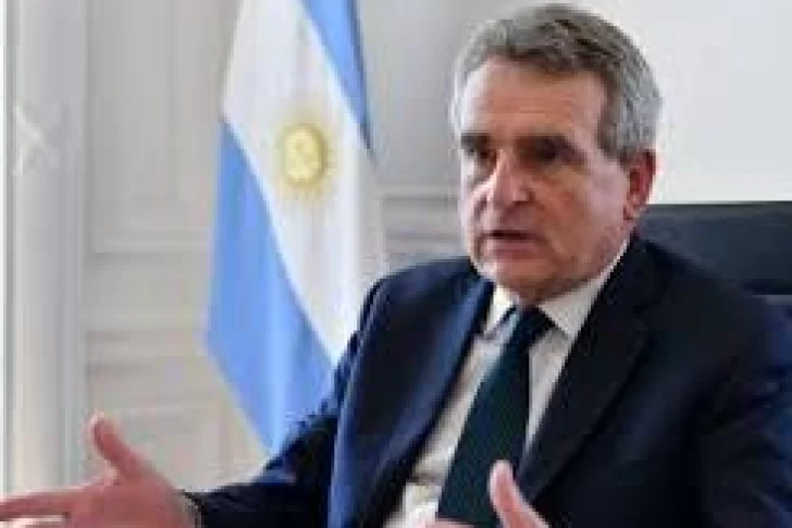 Rossi lanzó candidatura presidencial