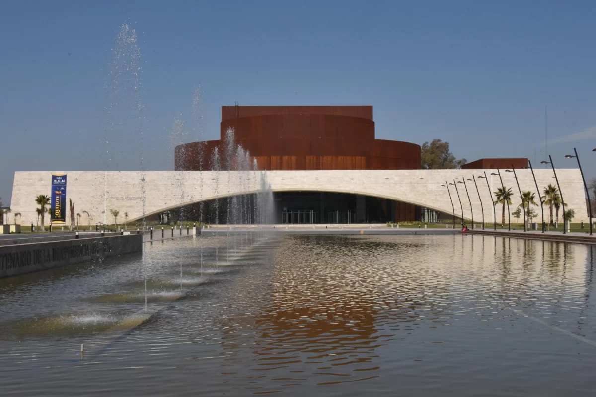 Función de gala en el TB y acto en la plaza Juan Jufré serán los actos