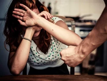 Insultó y atacó a su pareja con un cuchillo: “Sos una pu…no servís para nada” Insultó y atacó a su pareja con un cuchillo: “Sos una pu…no servís para nada”