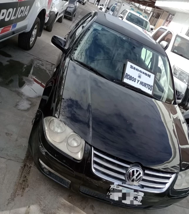 Un hombre circulaba por Rawson en un Volkswagen Bora robado en Córdoba Un hombre circulaba por Rawson en un Volkswagen Bora robado en Córdoba