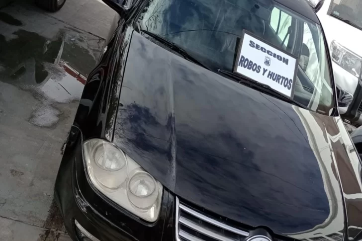 Un hombre circulaba por Rawson en un Volkswagen Bora robado en Córdoba