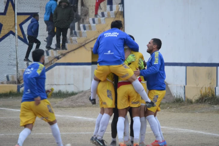 Colón Junior y Atenas definirán el Torneo de Invierno tras avanzar por penales Colón Junior y Atenas definirán el Torneo de Invierno tras avanzar por penales