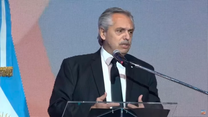 Fernández reiteró que “si actuamos unidos, con sensatez y transparencia, nos irá muy bien” Fernández reiteró que “si actuamos unidos, con sensatez y transparencia, nos irá muy bien”