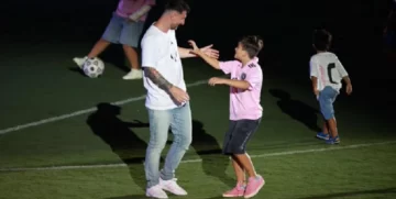 Asado, cumbia y el caño de Thiago a Leo, lo que no se vio de la presentación de Messi Asado, cumbia y el caño de Thiago a Leo, lo que no se vio de la presentación de Messi