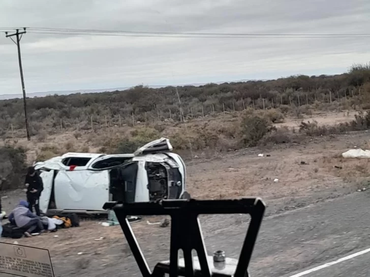 Una familia completa terminó hospitalizada al protagonizar un vuelco en 25 de Mayo Una familia completa terminó hospitalizada al protagonizar un vuelco en 25 de Mayo