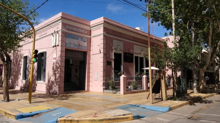 Un edificio histórico y cultural Un edificio histórico y cultural