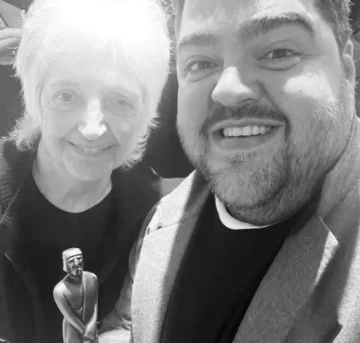 Darío Barassi le regaló el Martín Fierro a su mamá y le dedicó un emotivo posteo Darío Barassi le regaló el Martín Fierro a su mamá y le dedicó un emotivo posteo