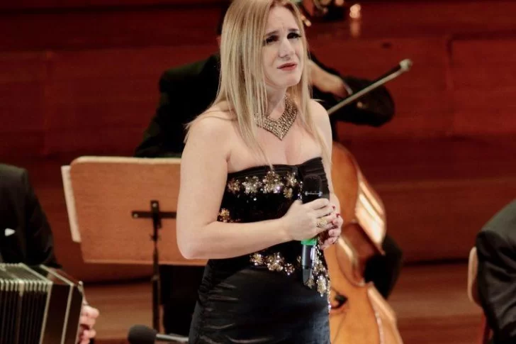 Carolina San Juan se viste de Gala