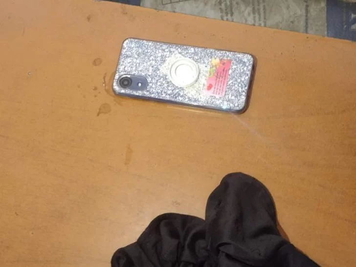 Sospechoso de robar el teléfono a una menor mordió a un policía cuando era arrestado Sospechoso de robar el teléfono a una menor mordió a un policía cuando era arrestado