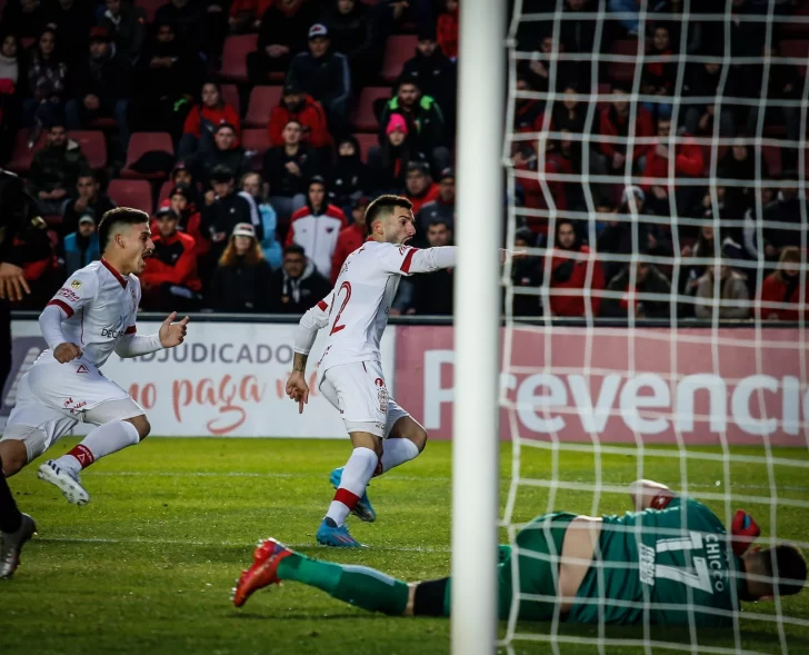 Huracán pegó de entrada y consiguió una gran victoria que lo hizo escalar Huracán pegó de entrada y consiguió una gran victoria que lo hizo escalar