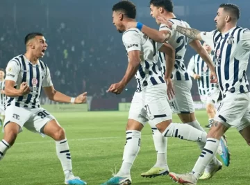 Talleres ganó con lo justo y sueña