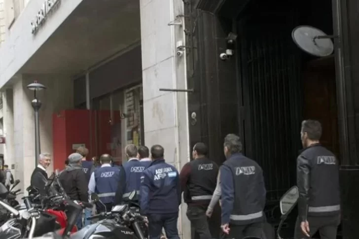 Hubo fuerte operativo por un fraude con dólar oficial