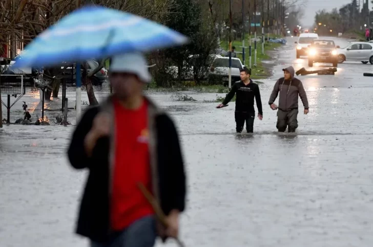 Caos e inundación por inédito temporal de lluvia bonaerense