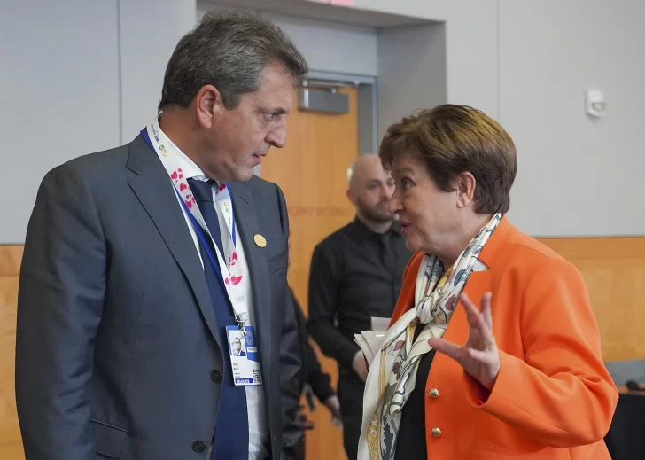 Massa sube dólar ahorro y le ofrece uno a $340 al campo