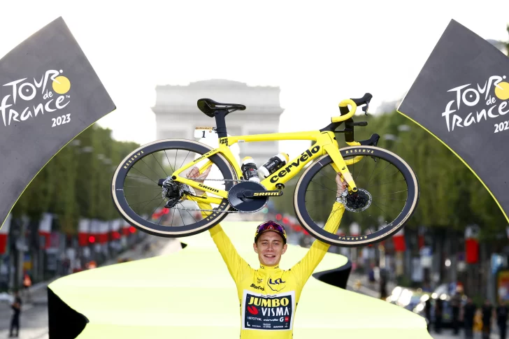 Vingeggard se paseó por Paris y ratificó que hoy es el mejor