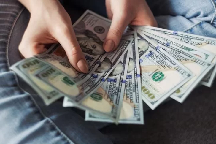 Histórica suba del dólar blue tras el anuncio de las medidas