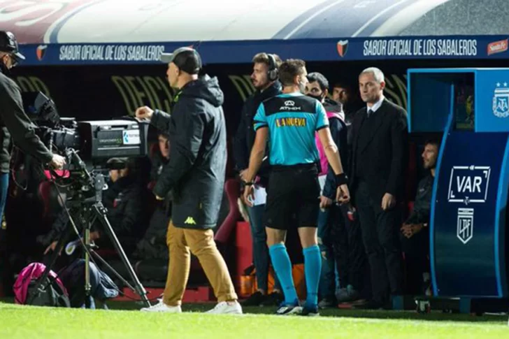 Un penal para Aldosivi en el bautismo del VAR