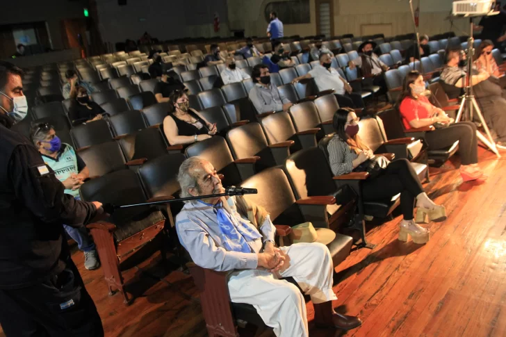 El aparcero y sus invitados harán tareas comunitarias y pagarán $7 mil cada uno