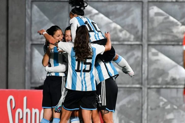 Las chicas argentinas golearon a Perú en su partido de despedida