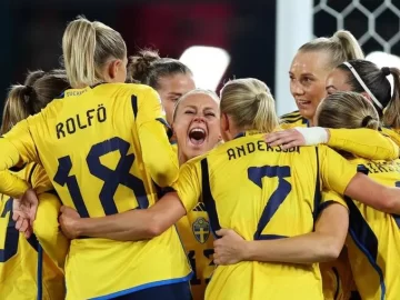 Suecia goleó, avanzó y condicionó a Argentina