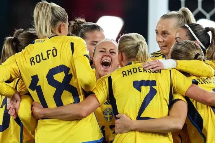 Suecia goleó, avanzó y condicionó a Argentina