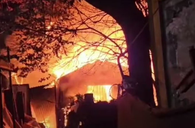 Feroz incendio en Chacarita: más de veinte evacuados y dos heridos Feroz incendio en Chacarita: más de veinte evacuados y dos heridos