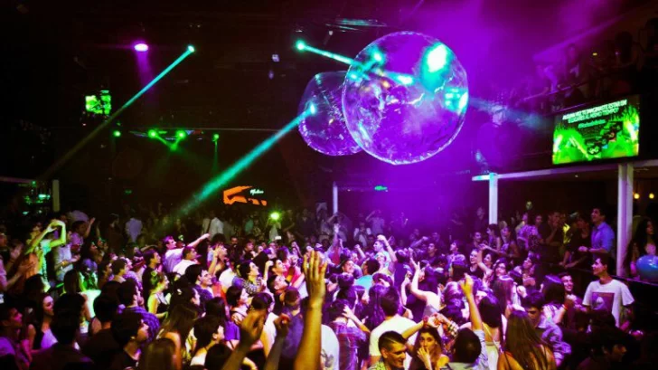 Borracho provocó disturbios en un boliche, golpeó a policías y dejó sin luz la comisaría Borracho provocó disturbios en un boliche, golpeó a policías y dejó sin luz la comisaría