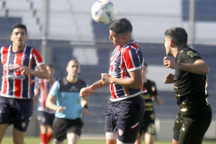 Peñarol empató con Ferro de Pico y sigue sin poder salir del fondo