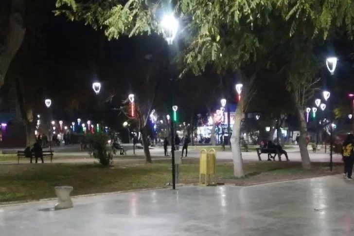 Detienen a un hombre por manosear a una adolescente en plaza de V° Krause: quiso escapar en colectivo