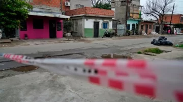 Matan a balazos a una mujer que quedó en medio de un enfrentamiento en Rosario Matan a balazos a una mujer que quedó en medio de un enfrentamiento en Rosario