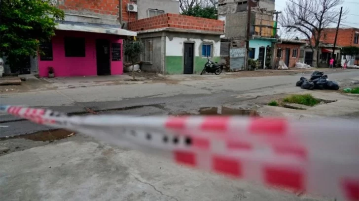 Matan a balazos a una mujer que quedó en medio de un enfrentamiento en Rosario Matan a balazos a una mujer que quedó en medio de un enfrentamiento en Rosario